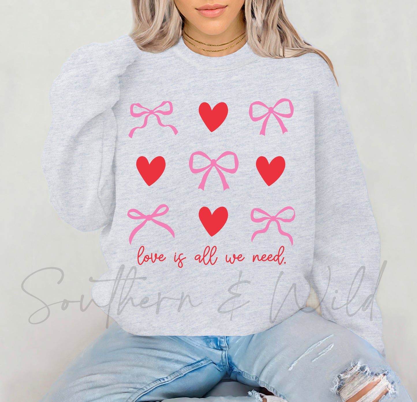 Love is all you need Sweatshirt